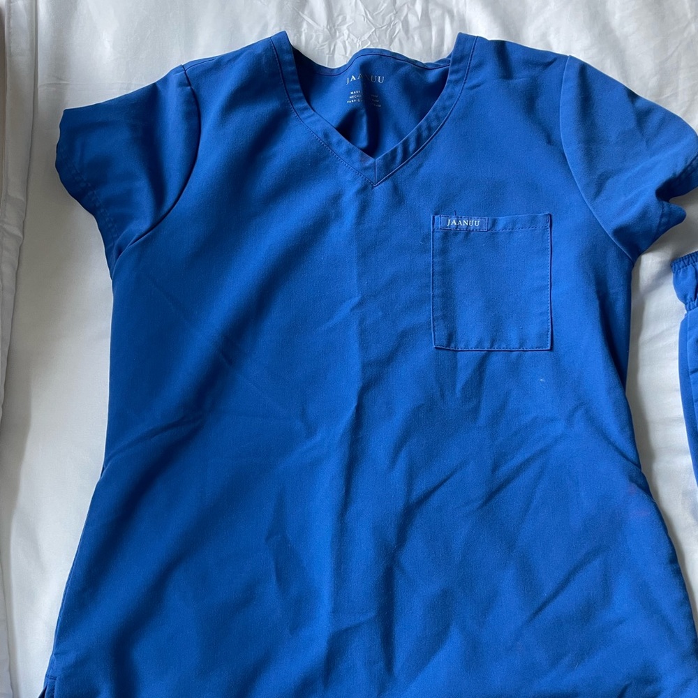 Jaanuu scrub top